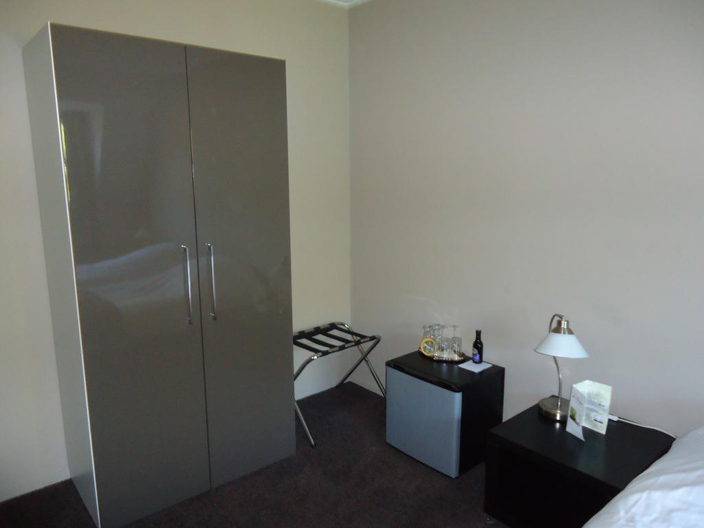 Hotel En Restaurant De Stripe Wijnjewoude Room photo